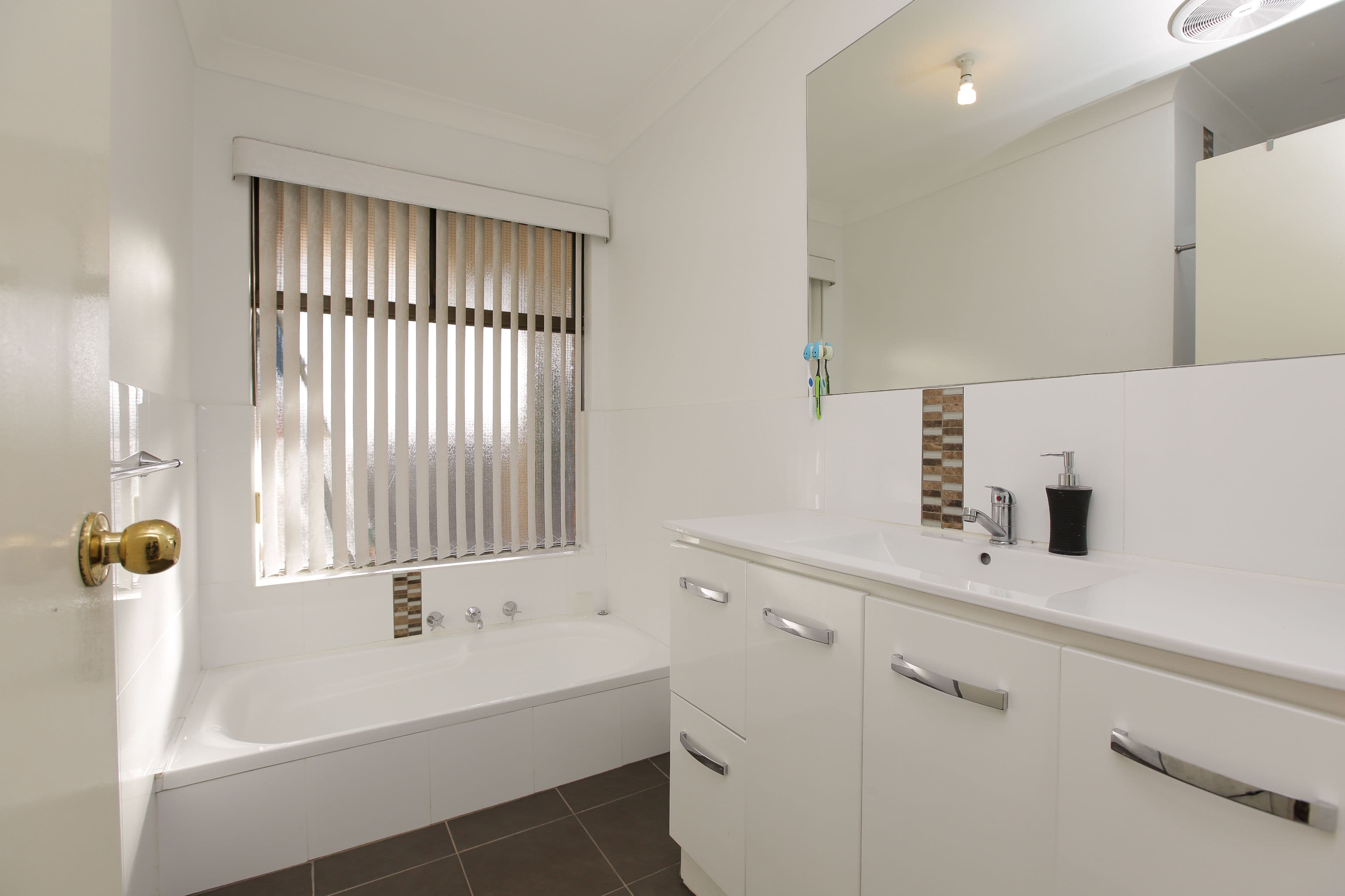 15 Charnley Close, Gosnells WA 6110, Gosnells - Thumbnail 3