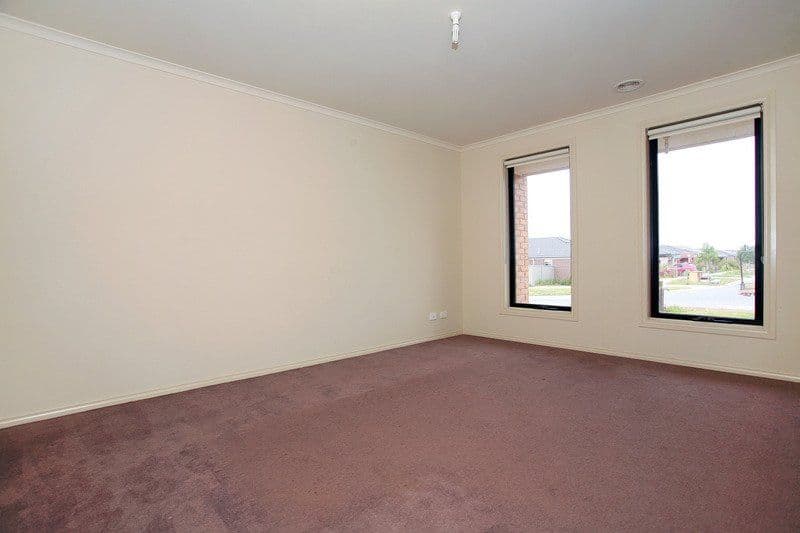 8 Avalon Crescent, CRANBOURNE VIC 3977, Cranbourne East - Thumbnail 2