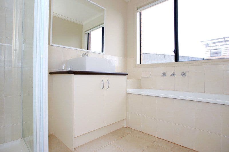 8 Avalon Crescent, CRANBOURNE VIC 3977, Cranbourne East - Thumbnail 7