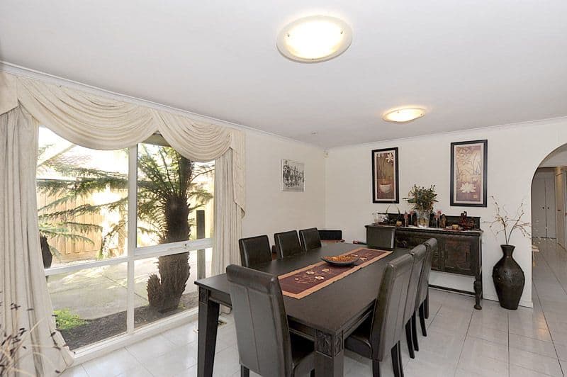 5 Bellfield Drive, LYSTERFIELD VIC 3156, Lysterfield - Thumbnail 2