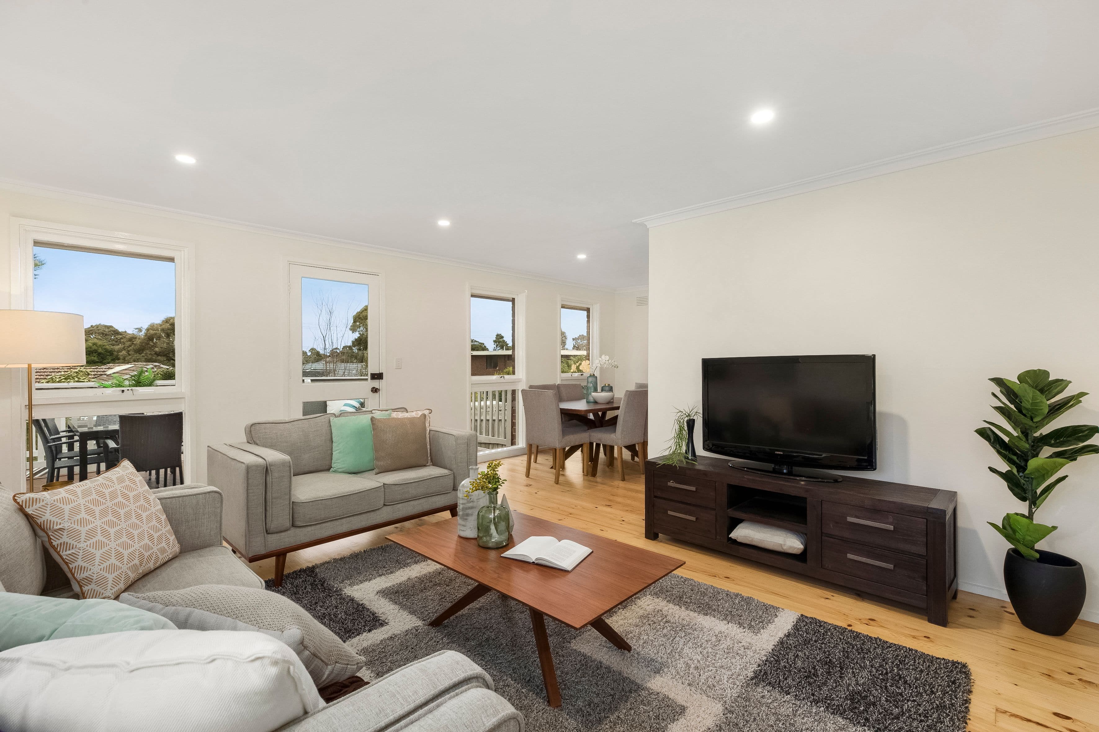 36 Guinevere Parade, Glen Waverley VIC 3150, Glen Waverley - Thumbnail 2