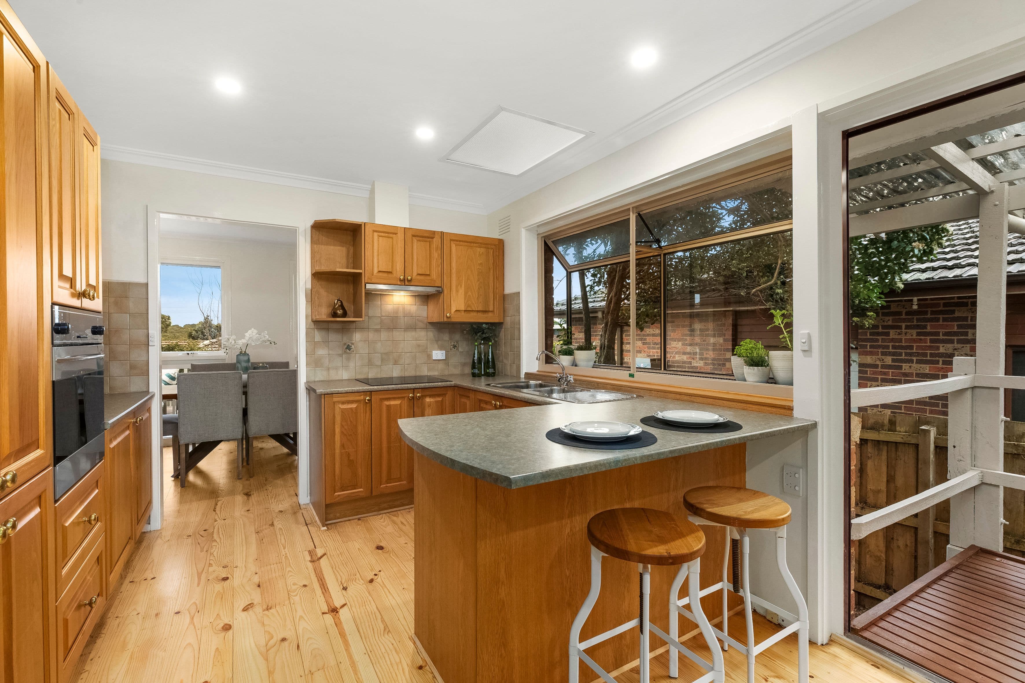 36 Guinevere Parade, Glen Waverley VIC 3150, Glen Waverley - Thumbnail 5