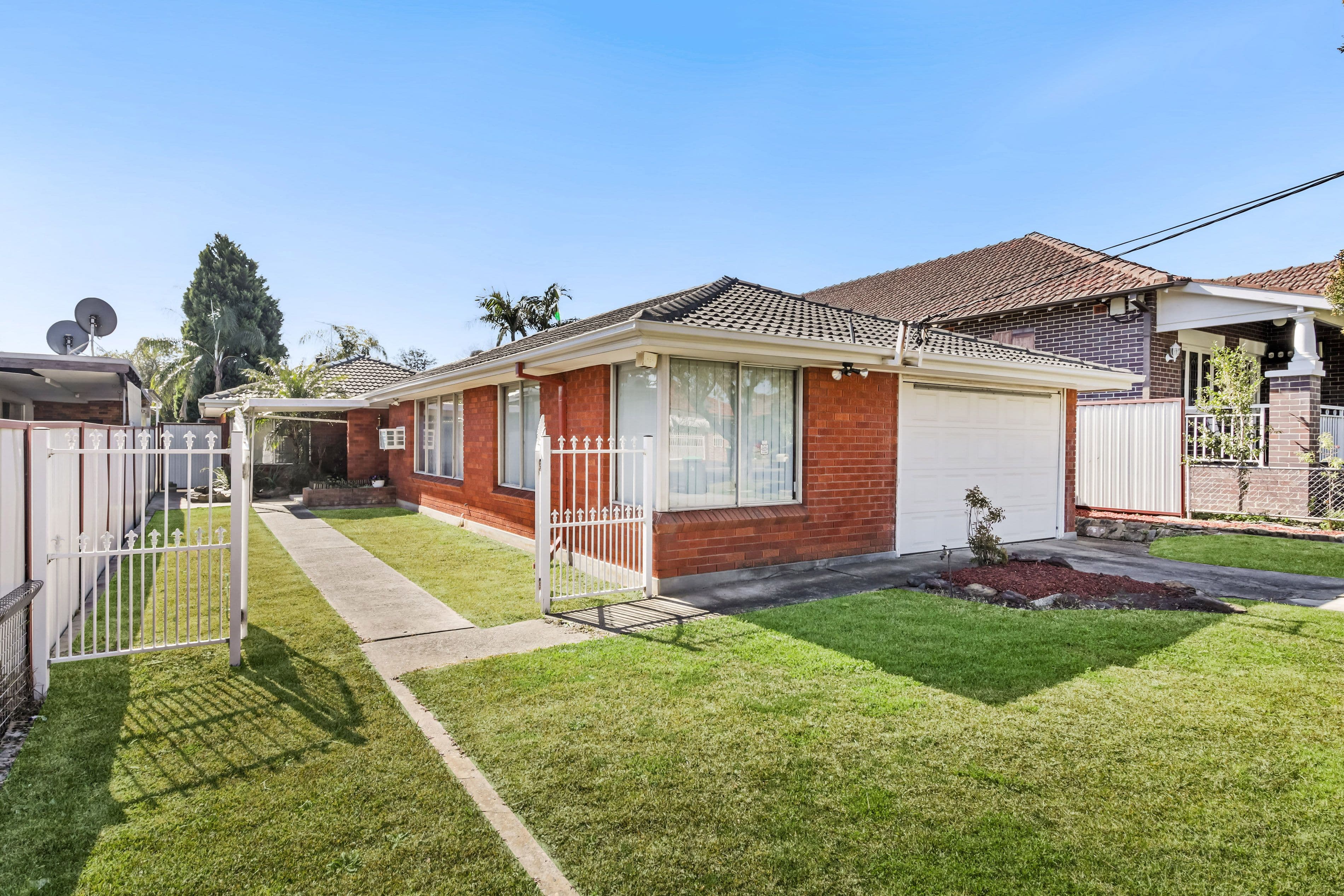 42 Broad Street, Bass Hill - Image 1