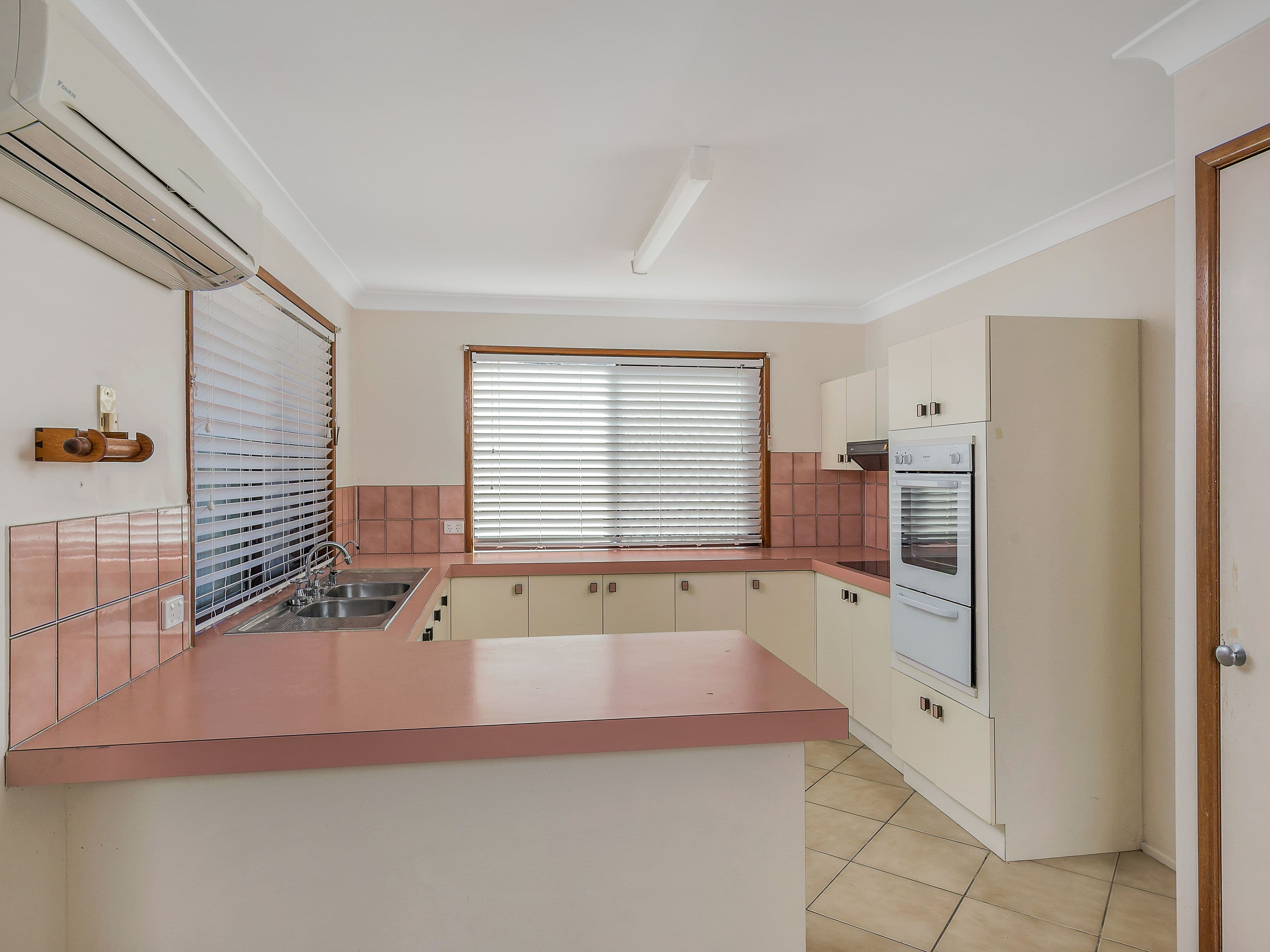 33 Chateau Street, Calamvale QLD 4116, Calamvale - Thumbnail 3