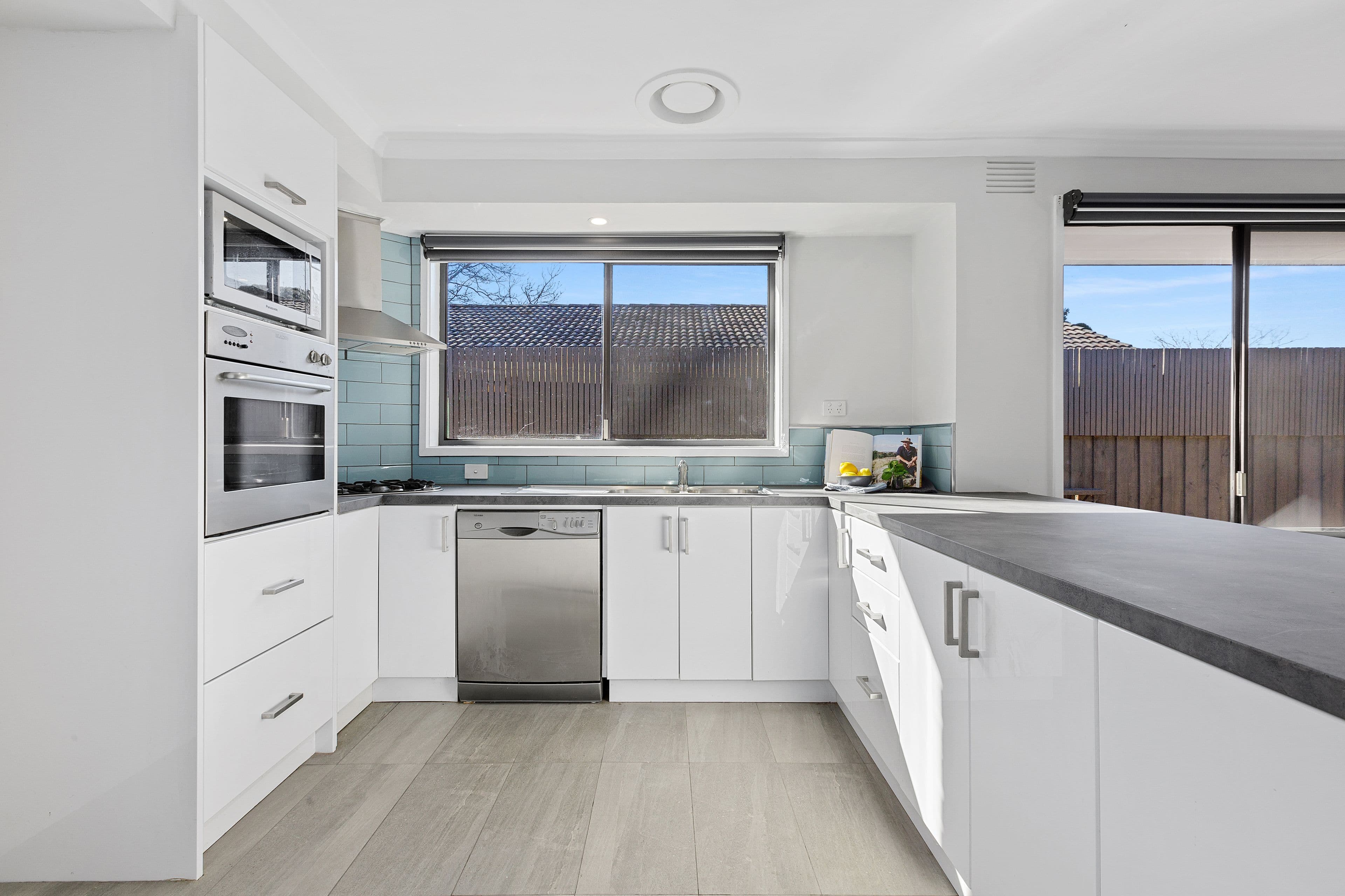 28 Benelong Crescent, Seaford VIC 3198, Seaford - Thumbnail 5