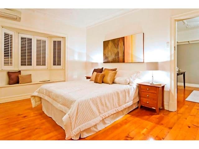 8  Gibson Crescent, HOLLAND PARK QLD 4121, Holland Park - Thumbnail 2