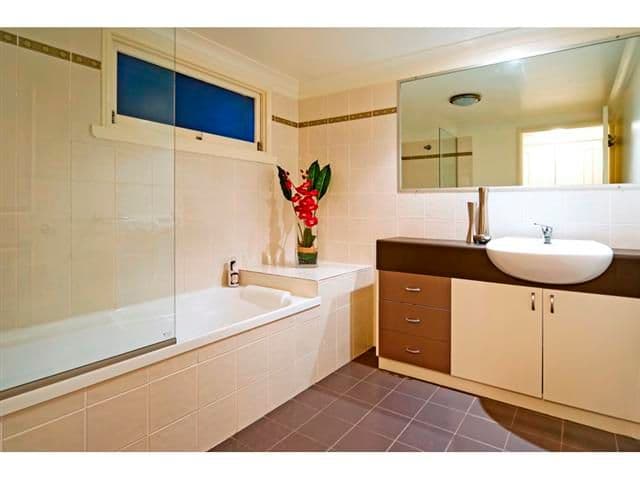 8  Gibson Crescent, HOLLAND PARK QLD 4121, Holland Park - Thumbnail 5