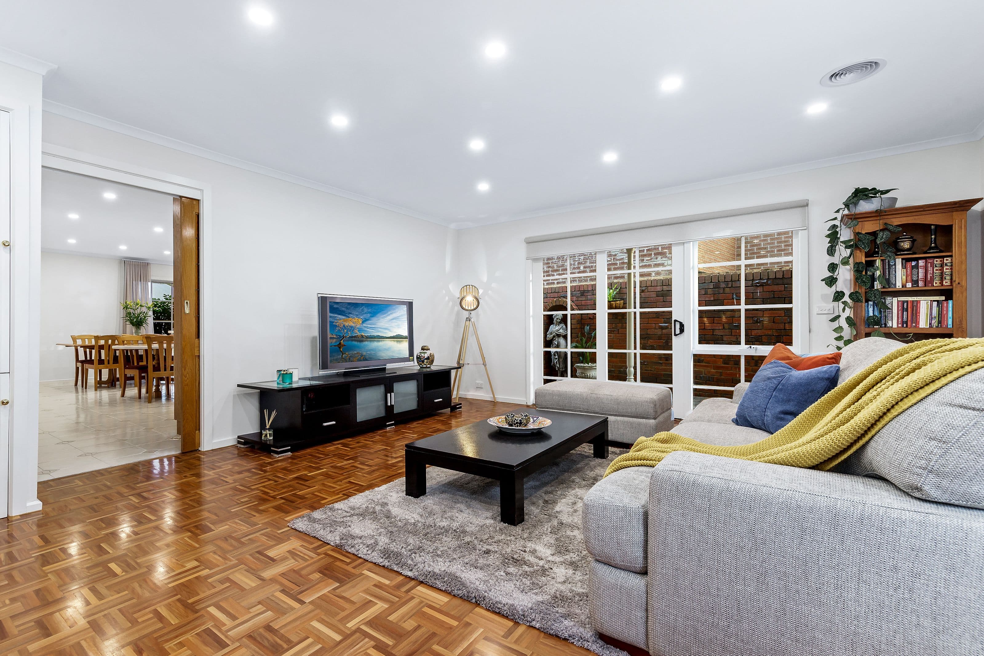 1 Ruth Court, Glen Waverley VIC 3150, Glen Waverley - Thumbnail 2