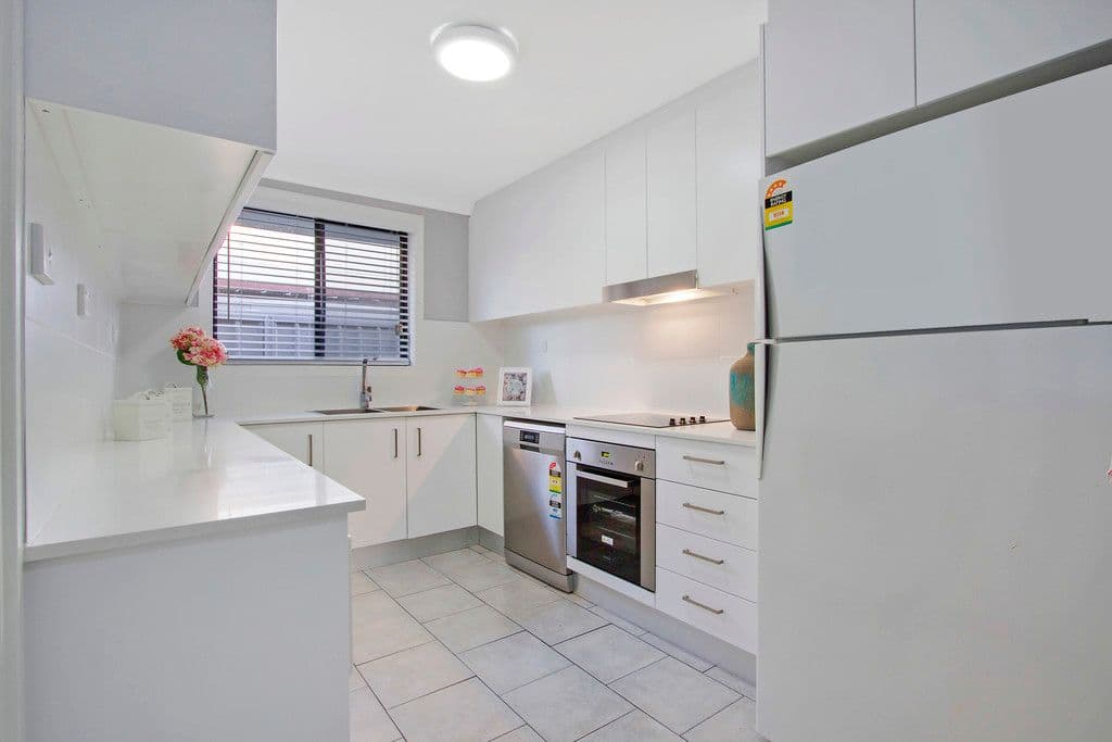 44 Harpur Crescent, South Windsor - Thumbnail 2