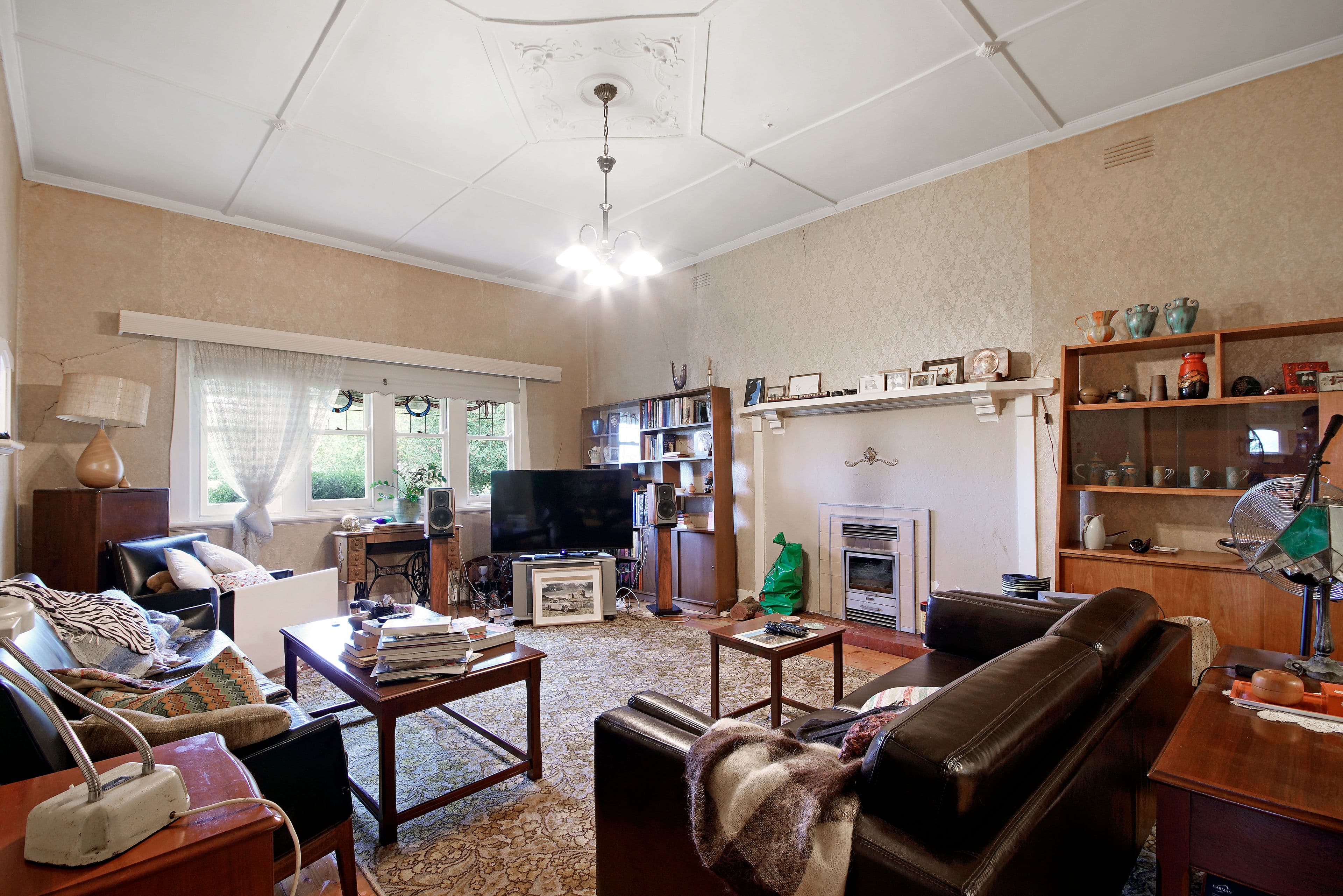 12 Walsal Avenue, Reservoir VIC 3073, Reservoir - Thumbnail 2