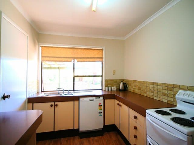 10 Dimboola Street, BRIDGEMAN DOWNS QLD 4035, Bridgeman Downs - Thumbnail 2
