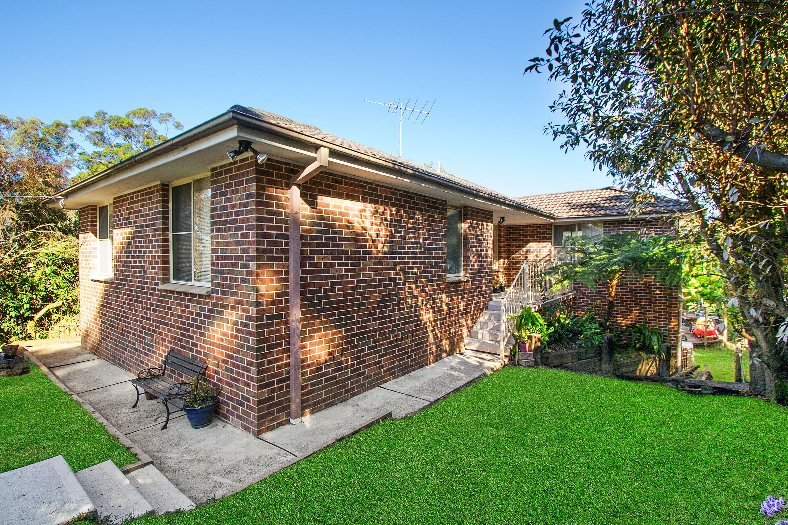 24 Lieutenant Bowen Road, Bowen Mountain - Image 1