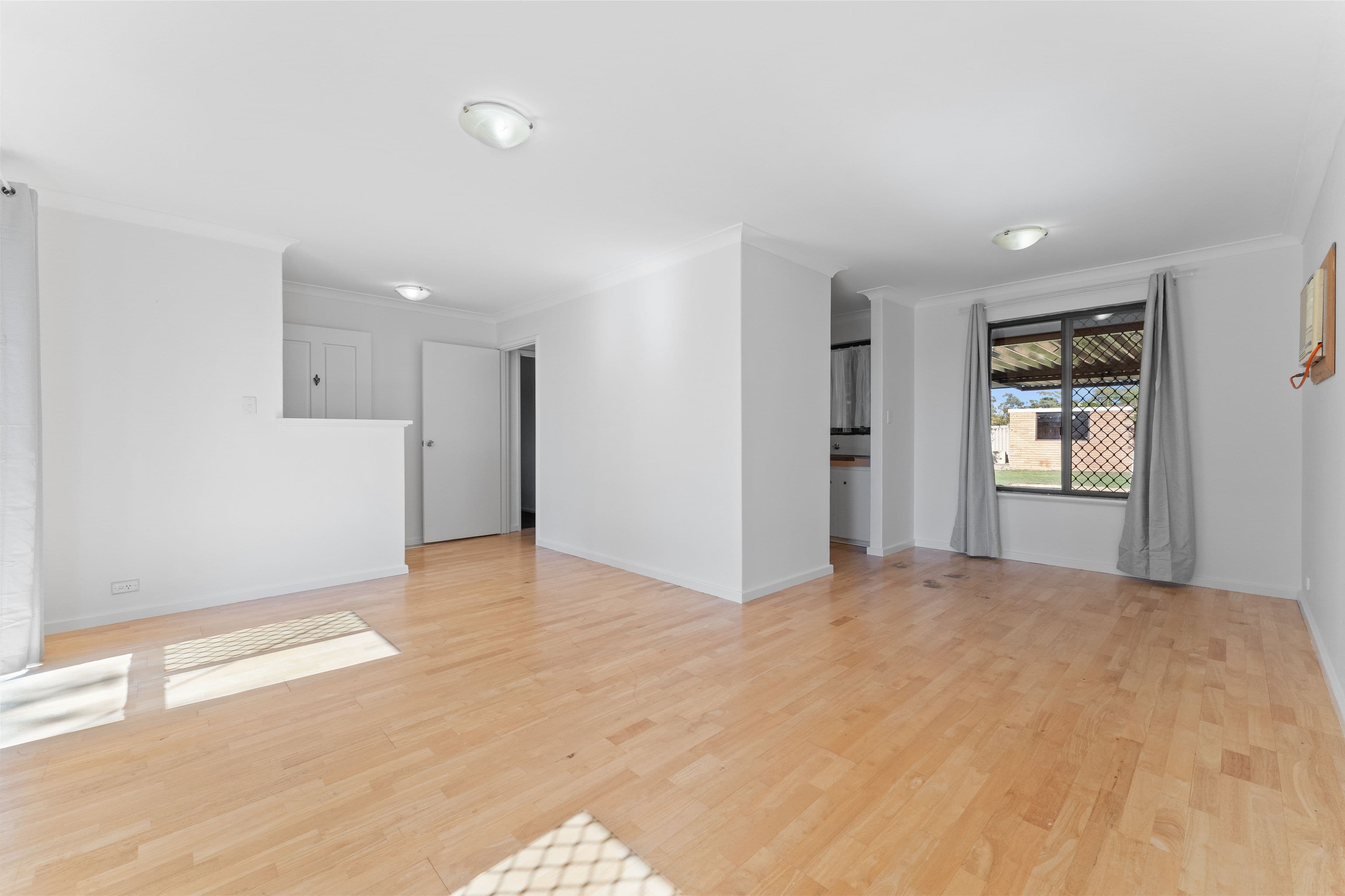 72 Cambridge Crescent, Cooloongup WA 6168, Cooloongup - Thumbnail 2