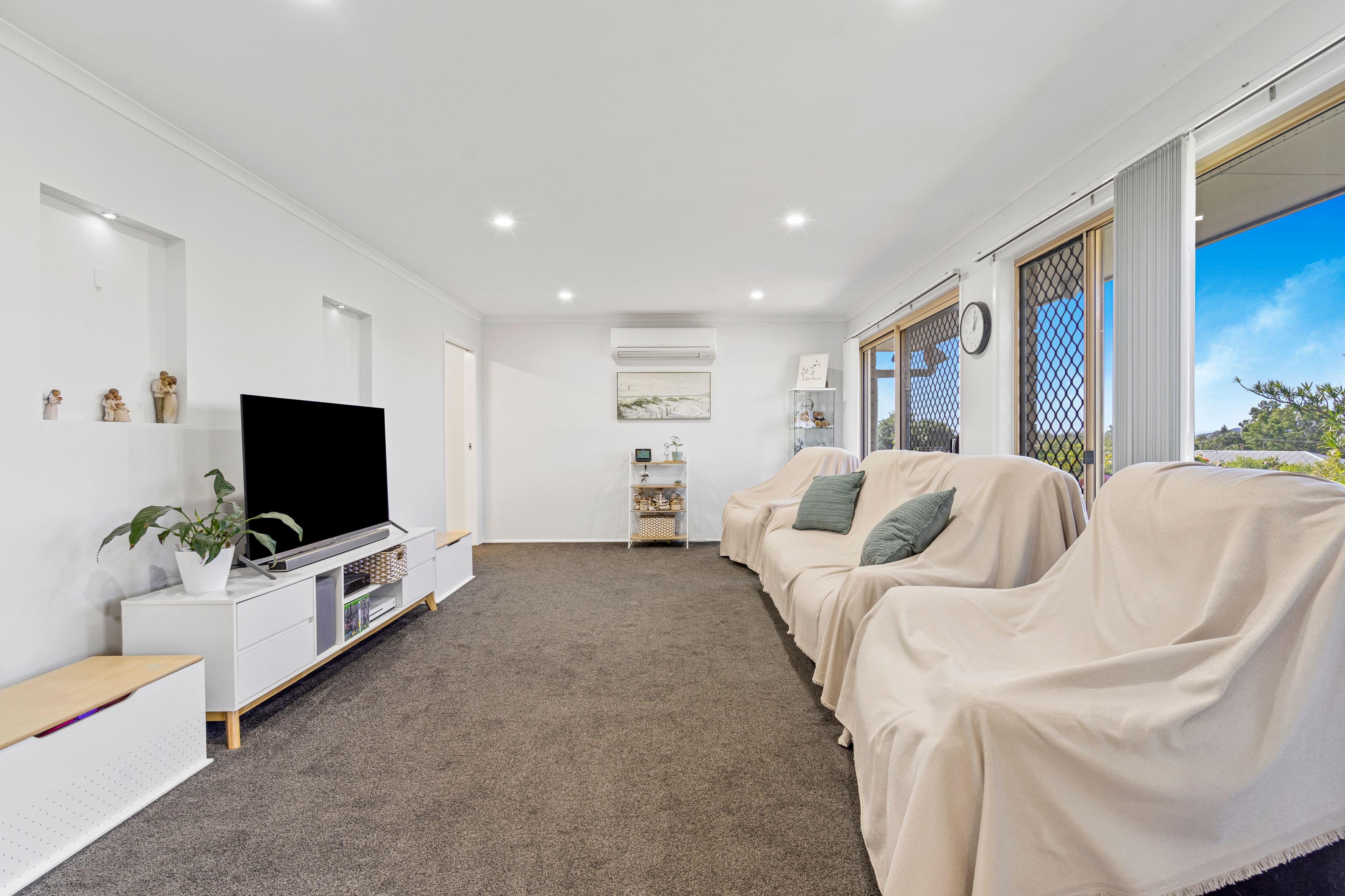 137 Lakes Drive, Laidley Heights QLD 4341, Laidley Heights - Thumbnail 2