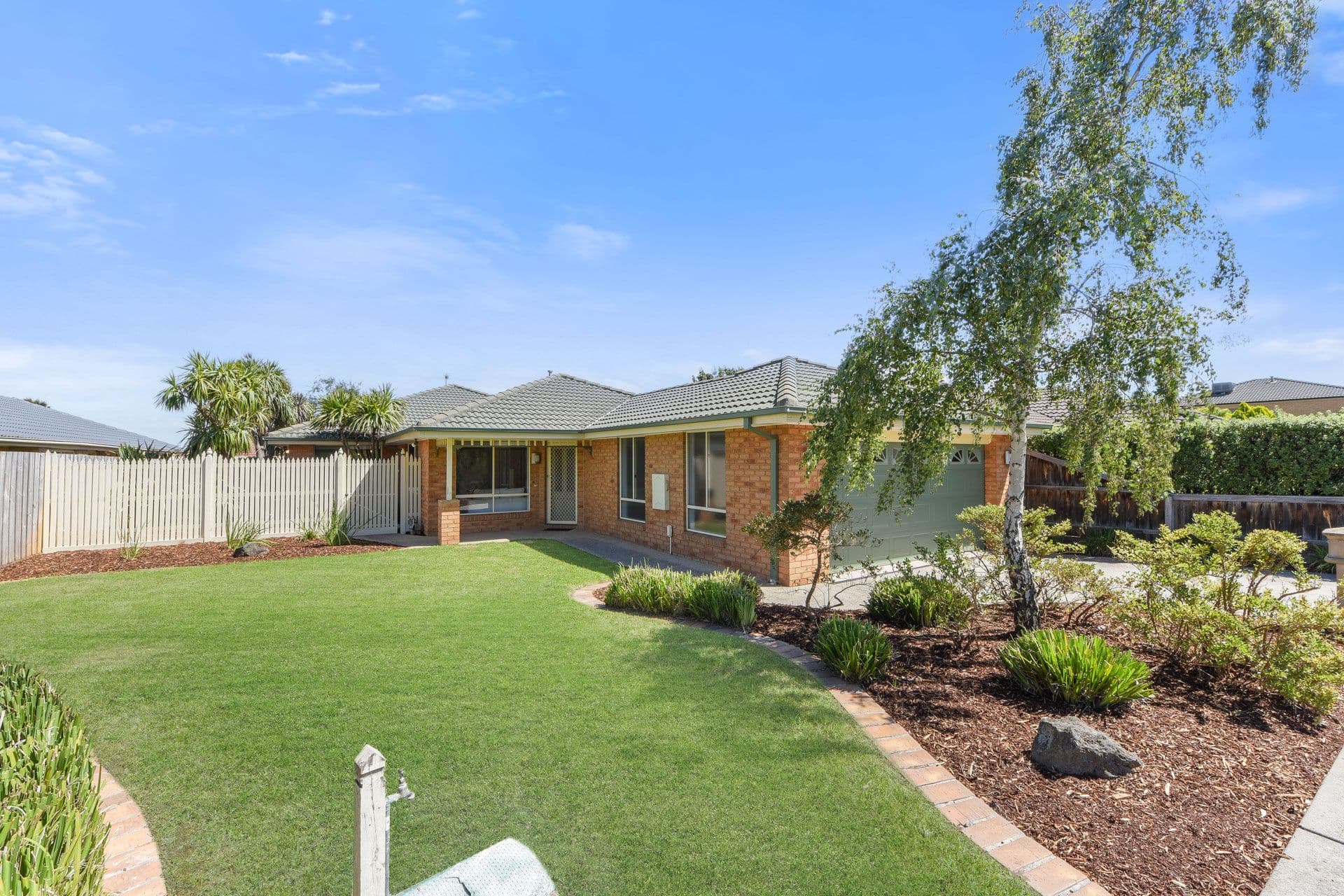 16 Earlsfield Drive, Berwick VIC 3806, Berwick - Thumbnail 2