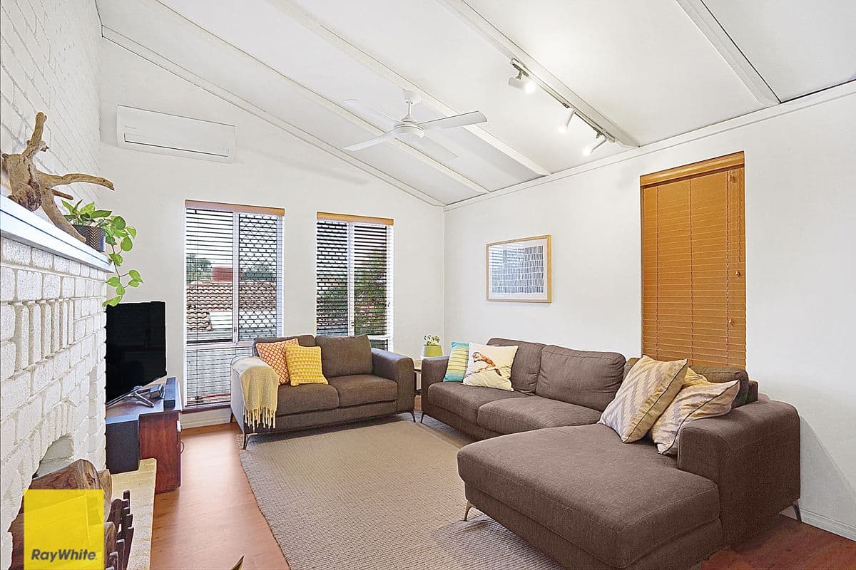 26 Whitworth Avenue, Girrawheen WA 6064, Girrawheen - Thumbnail 2