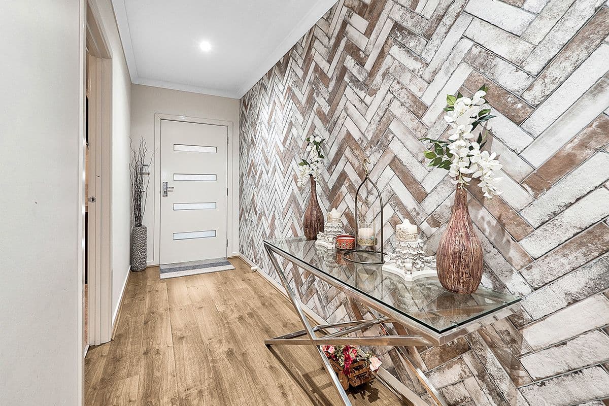 208 Alisma Boulevard, Cranbourne North VIC 3977, Cranbourne North - Thumbnail 2
