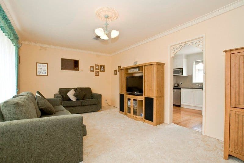 15 WINIFRED Road, Mooroolbark VIC 3138, Mooroolbark - Thumbnail 2