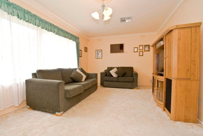 15 WINIFRED Road, Mooroolbark VIC 3138, Mooroolbark - Thumbnail 3