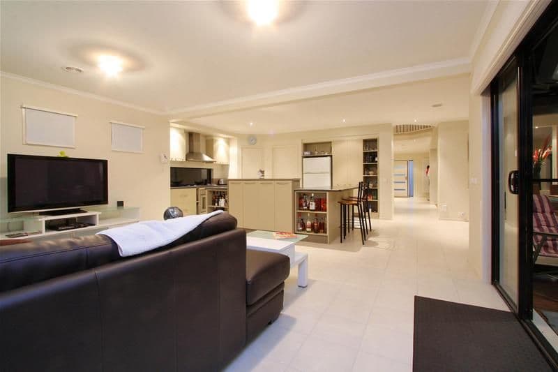 15 Scarlet Drive, BUNDOORA VIC 3083, Bundoora - Thumbnail 5
