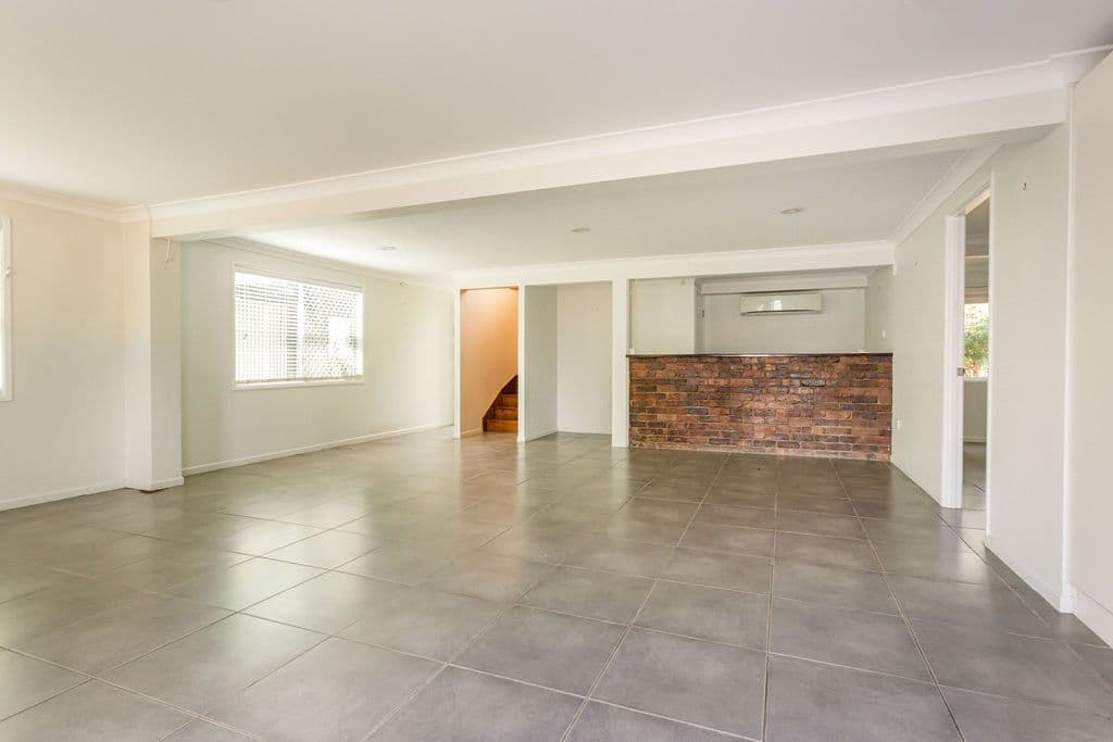 27 Egan Street, Emerald QLD 4720, Emerald - Thumbnail 3