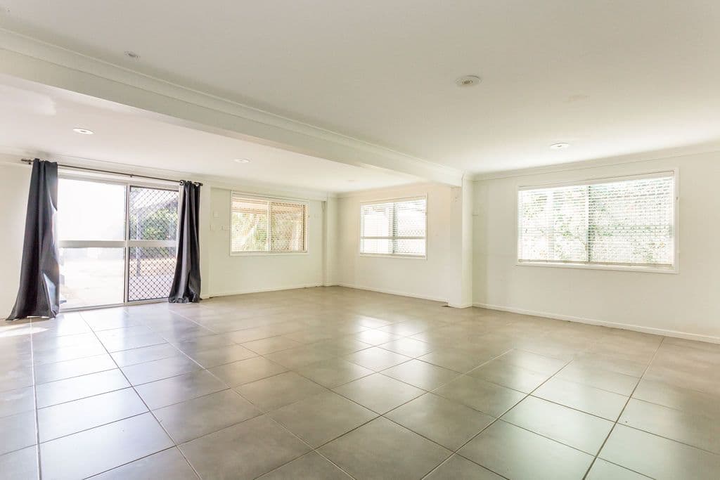 27 Egan Street, Emerald QLD 4720, Emerald - Thumbnail 4