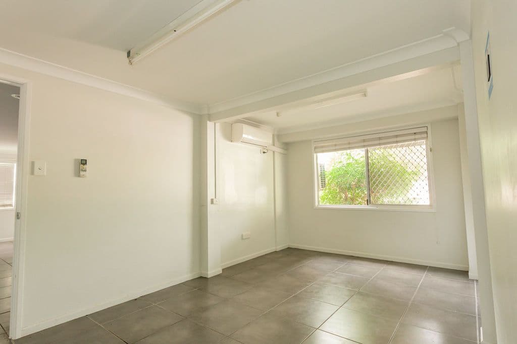 27 Egan Street, Emerald QLD 4720, Emerald - Thumbnail 5