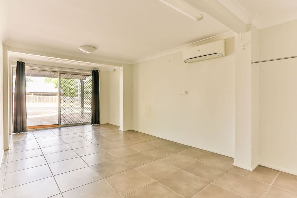 27 Egan Street, Emerald QLD 4720, Emerald - Thumbnail 6