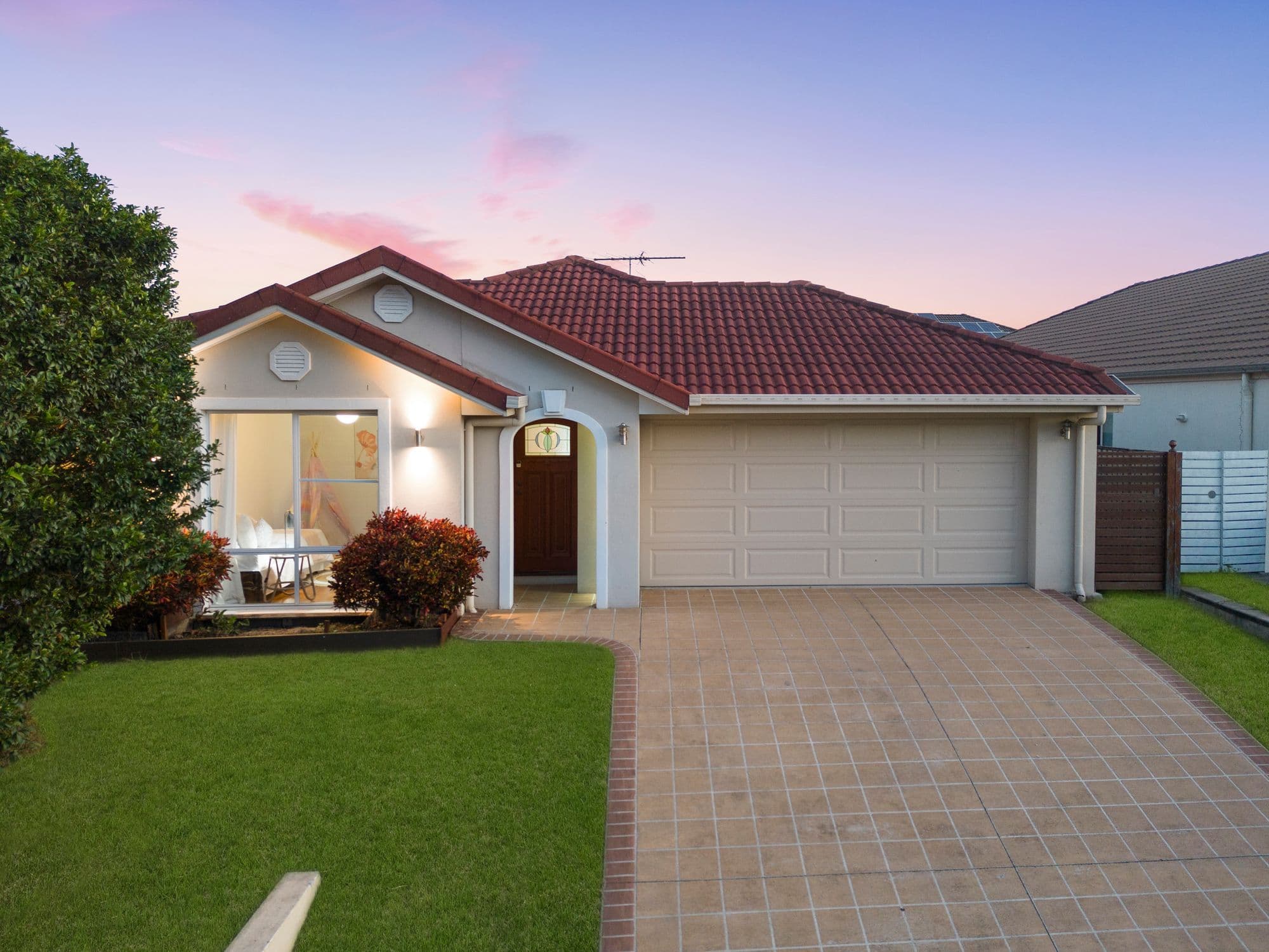 52 Taylor Place, Mackenzie QLD 4156, Mackenzie - Image 1
