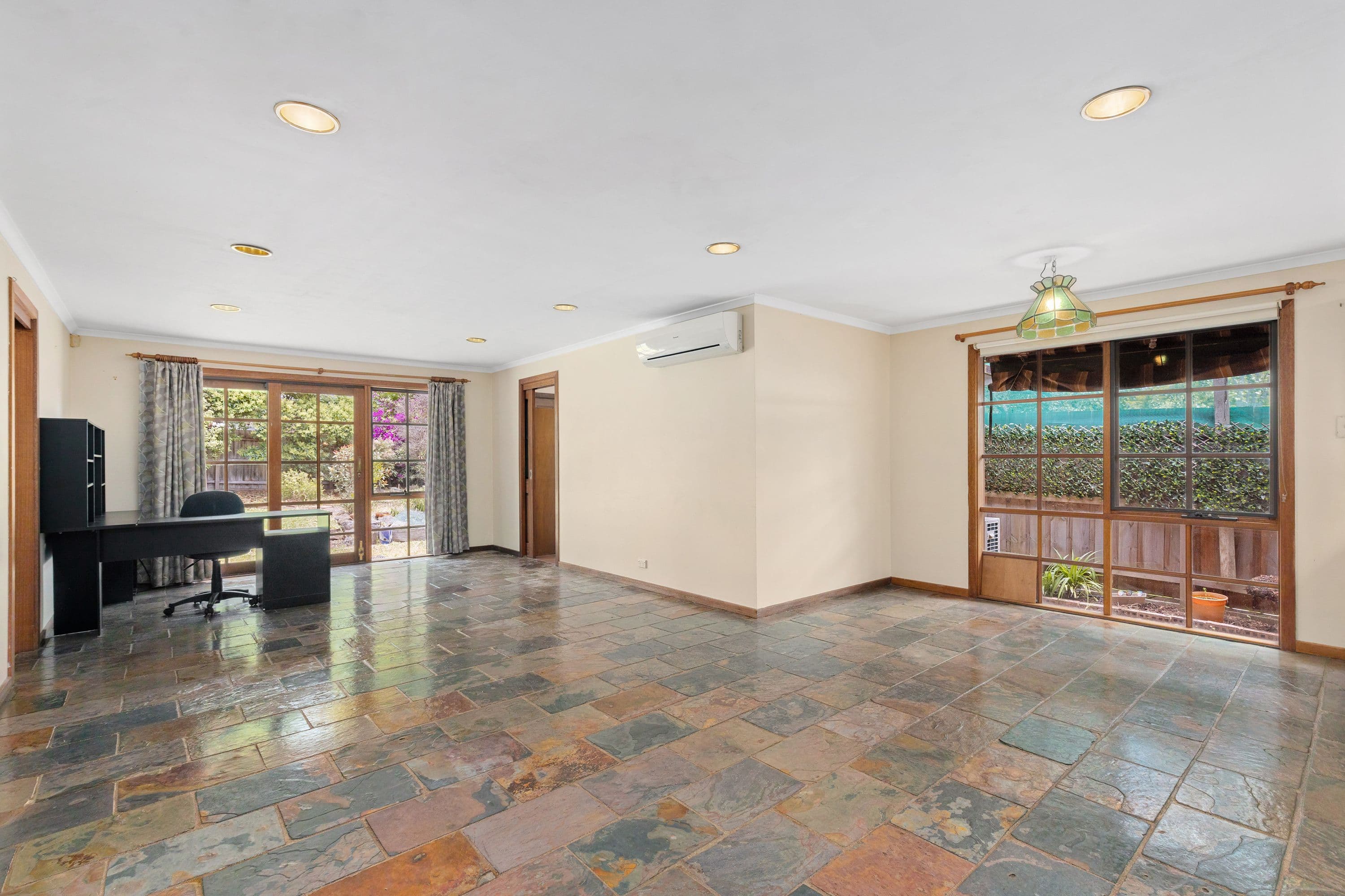 218 Outlook Drive, Dandenong North VIC 3175, Dandenong North - Thumbnail 3