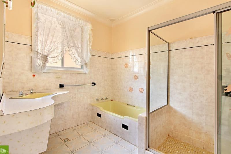 4 Gilgandra Street, LAKE HEIGHTS NSW 2502, Lake Heights - Thumbnail 4