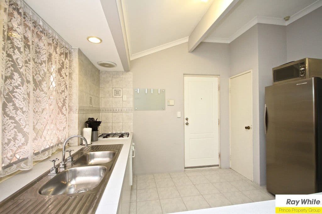 16 Vilberie Close, KIARA WA 6054, Kiara - Thumbnail 3