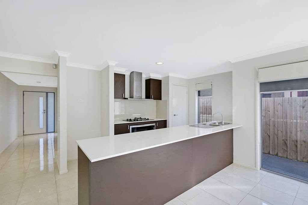 16 Broadleaf Drive, Epping VIC 3076, Epping - Thumbnail 2