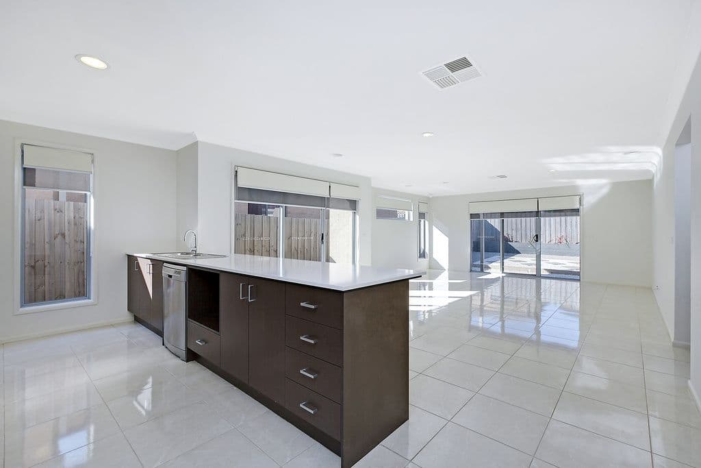 16 Broadleaf Drive, Epping VIC 3076, Epping - Thumbnail 3