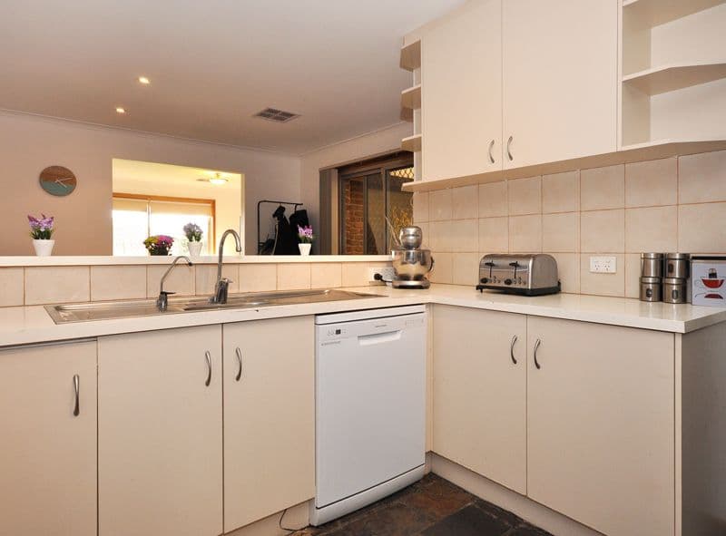 32 St Andrews Way, Morphett Vale SA 5162, Morphett Vale - Thumbnail 4