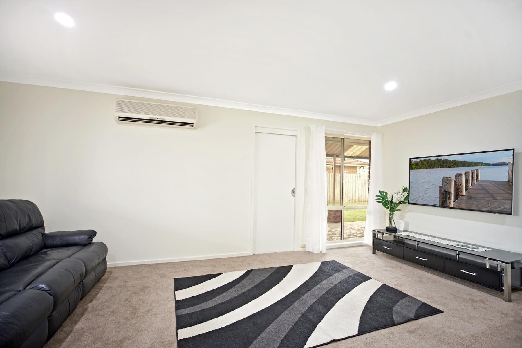 8 Woburn Place, Glenmore Park - Thumbnail 2
