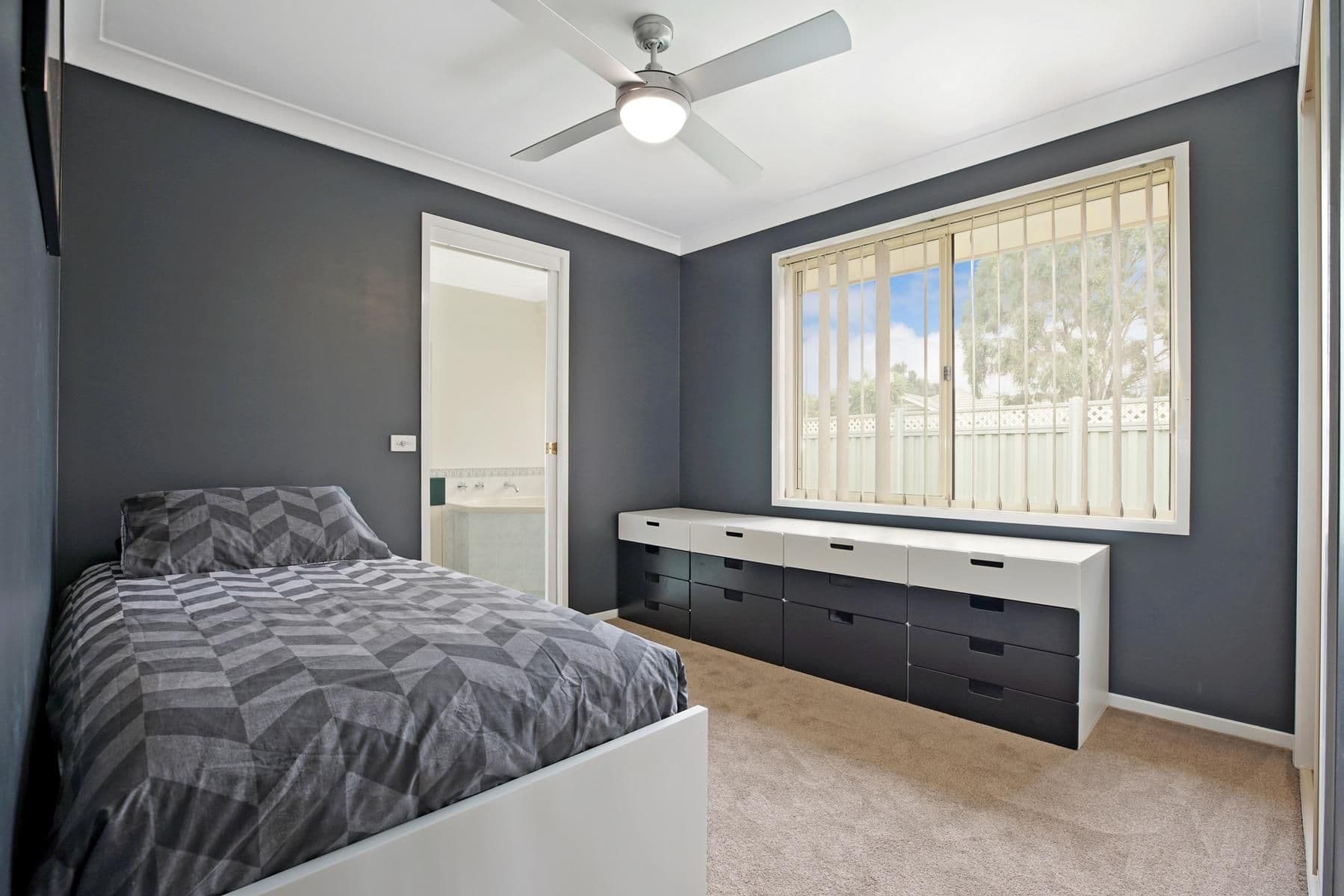 8 Woburn Place, Glenmore Park - Thumbnail 8
