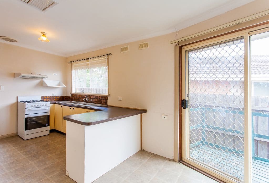 7 Kingsford Avenue, Melton South VIC 3338, Melton South - Thumbnail 2