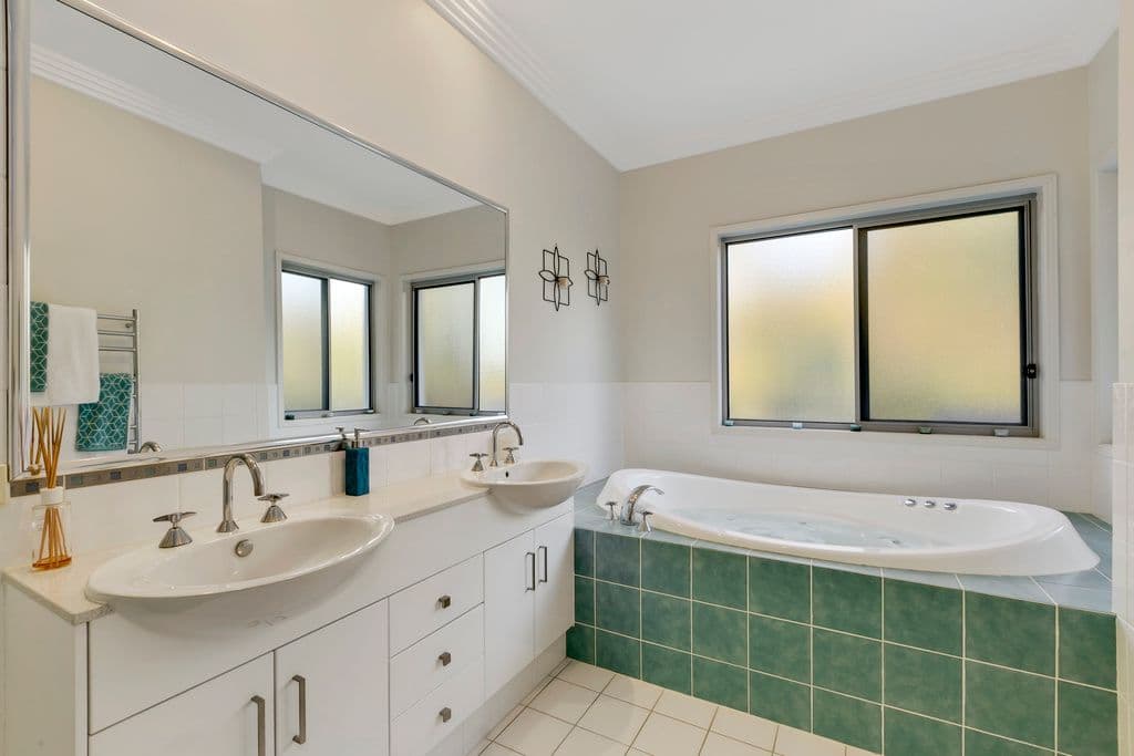 17 Royal Links Drive, Robina QLD 4226, Robina - Thumbnail 7