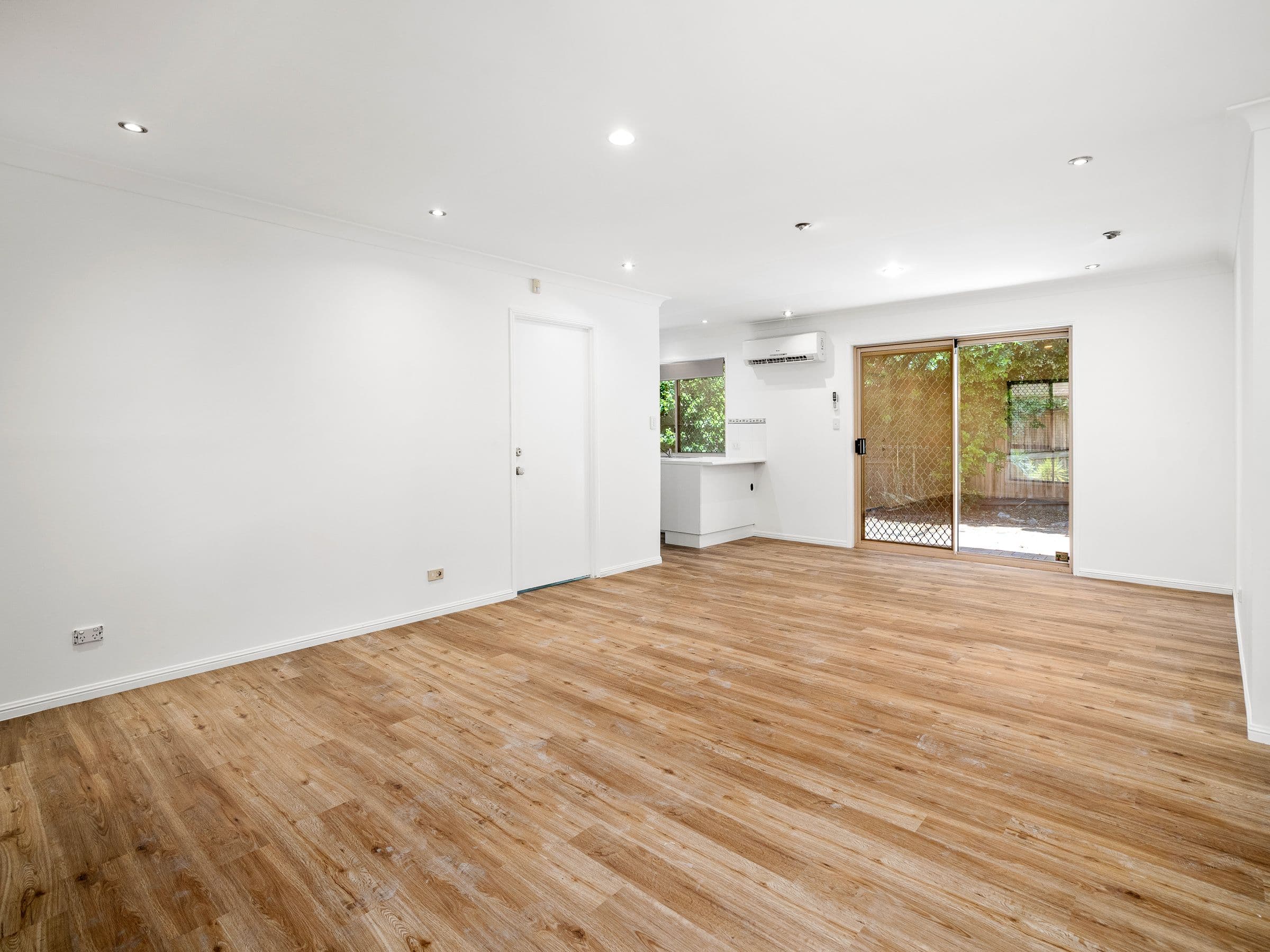 29 Wyncroft Street, Holland Park QLD 4121, Holland Park - Thumbnail 4