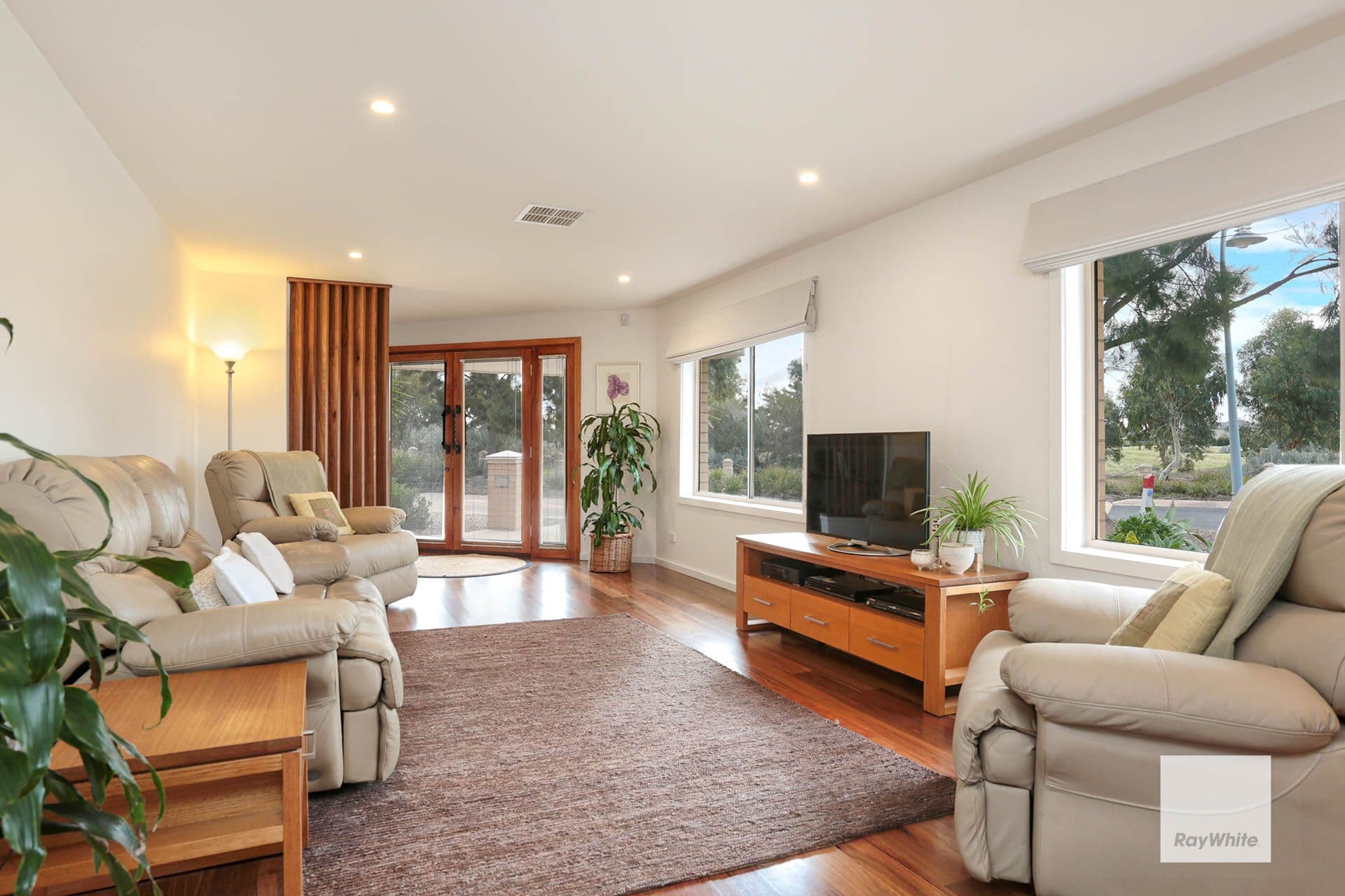 5 Greenview Way, Sanctuary Lakes VIC 3030, Sanctuary Lakes - Thumbnail 4