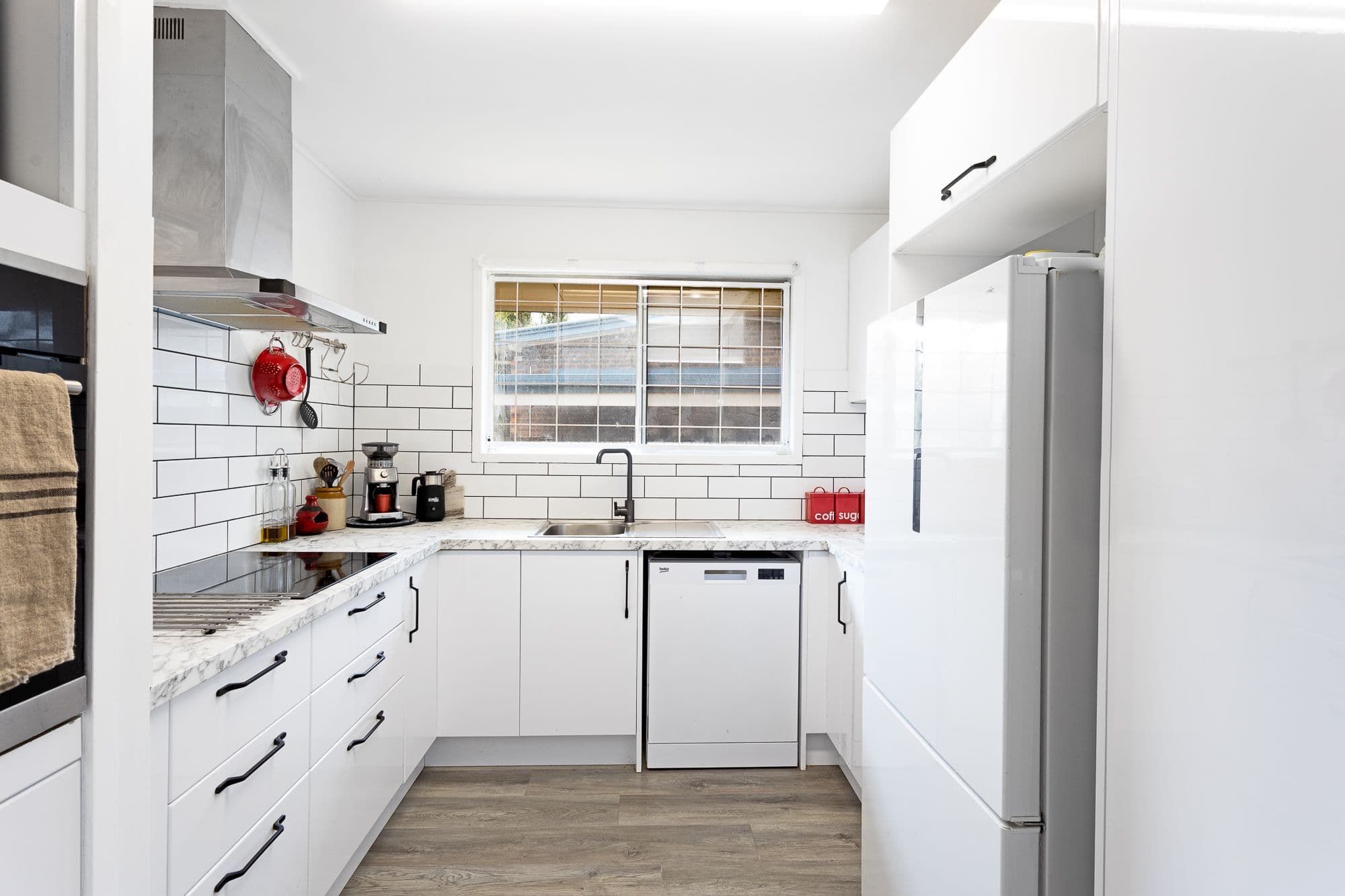 16 Sutherland Street, Redcliffe QLD 4020, Redcliffe - Thumbnail 2