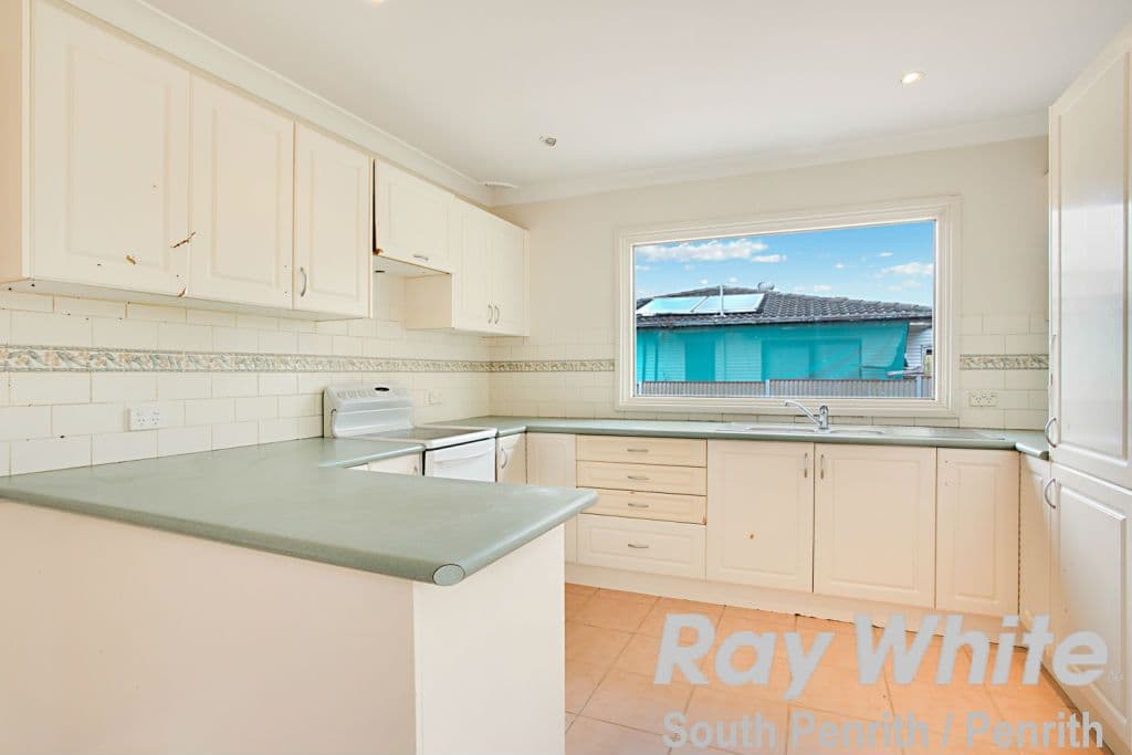 14 Campton Avenue, Cambridge Park - Thumbnail 3