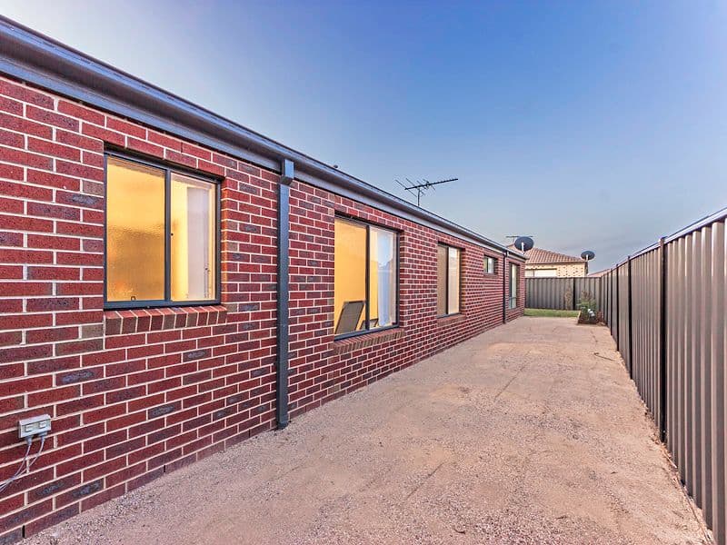 18 Billabong Crescent, Tarneit VIC 3029, Tarneit - Thumbnail 4