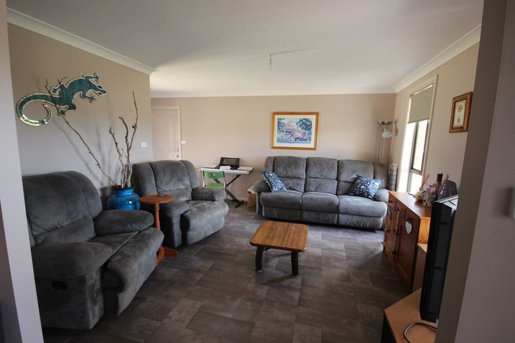 1 Stanley Close, Tamworth NSW 2340, Tamworth - Thumbnail 2