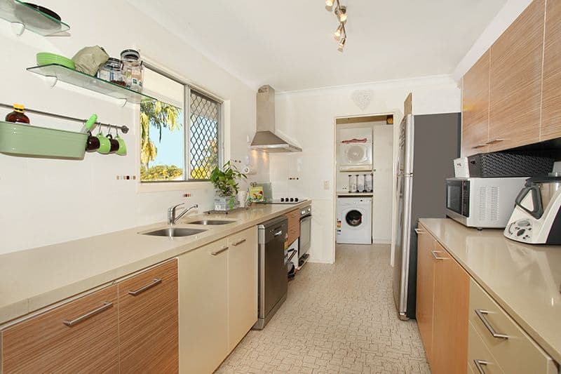 11 Pontee Parade, ALEXANDRA HEADLAND QLD 4572, Alexandra Headland - Thumbnail 2