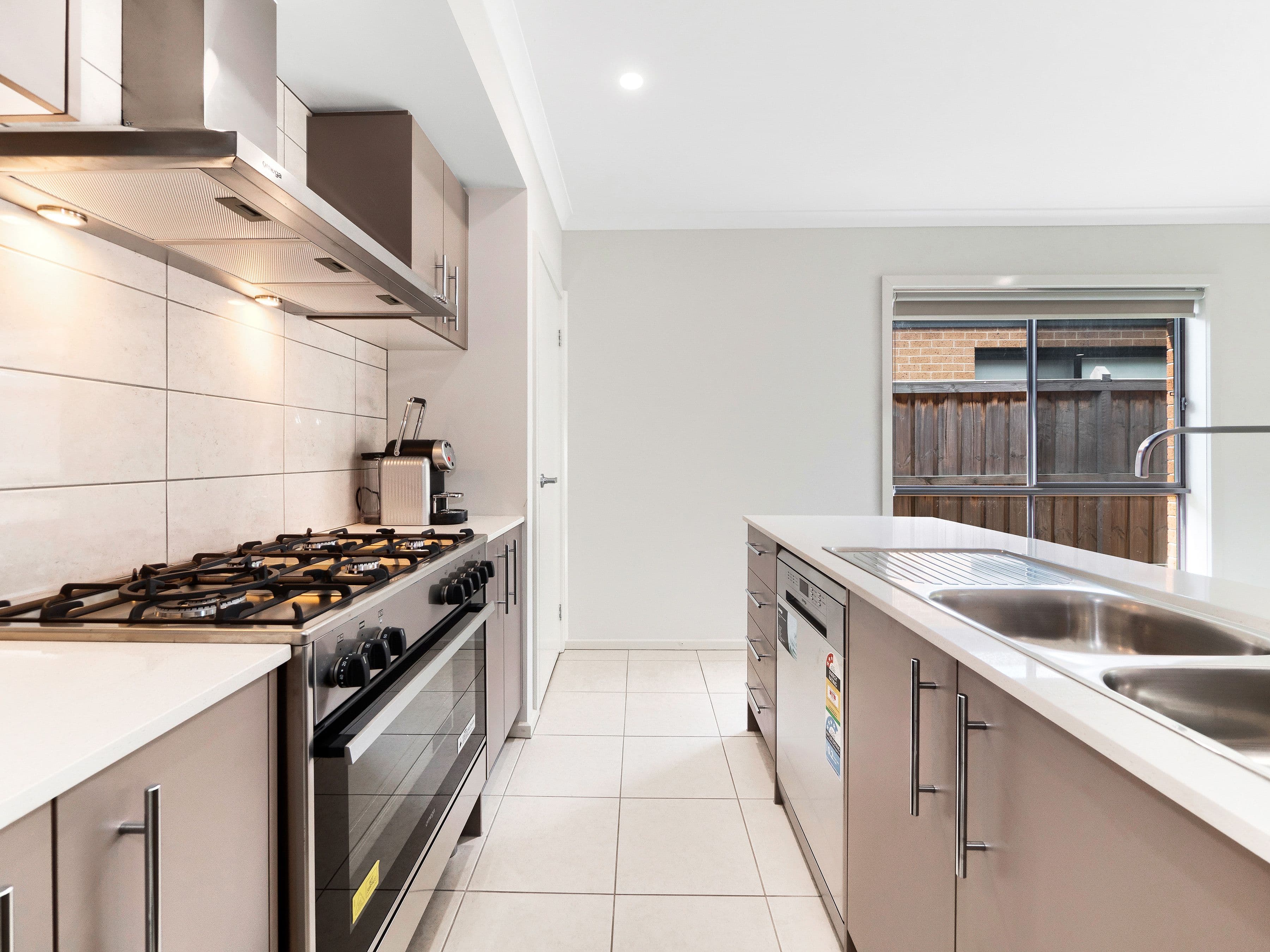 8 Artemis Drive, Cranbourne East VIC 3977, Cranbourne East - Thumbnail 2
