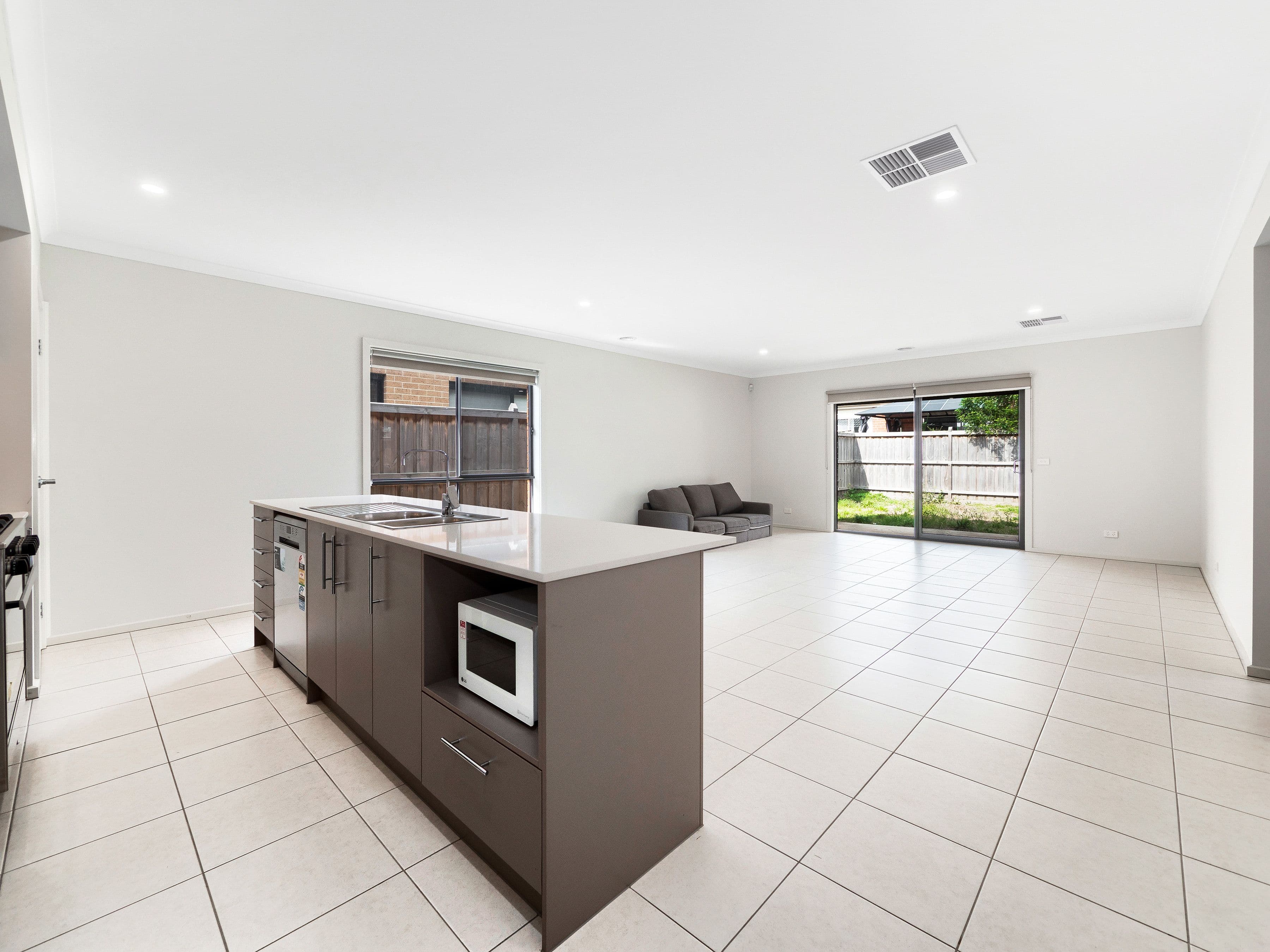 8 Artemis Drive, Cranbourne East VIC 3977, Cranbourne East - Thumbnail 4