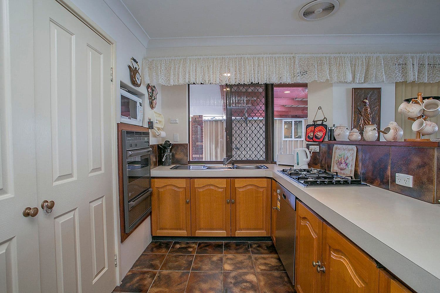 325 Summerlakes Parade, BALLAJURA WA 6066, Ballajura - Thumbnail 4