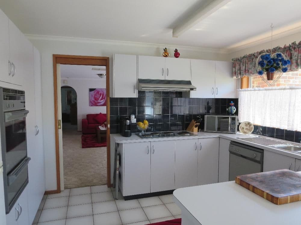 42 La Fontaine Avenue, LAVINGTON NSW 2641, Lavington - Thumbnail 2